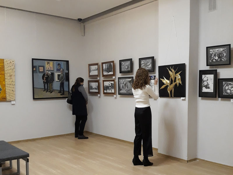 В Брянске открылась отчетная выставка союза дизайнеров