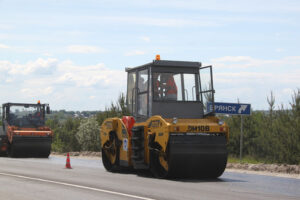 В Брянской области в 2022 году отремонтируют 440 км дорог на 7,9 млрд. рублей