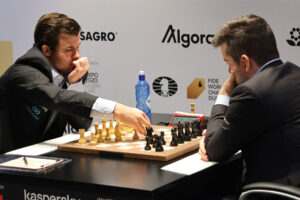 Ян Непомнящий проиграл Карлсену в матче за мировую шахматную корону
