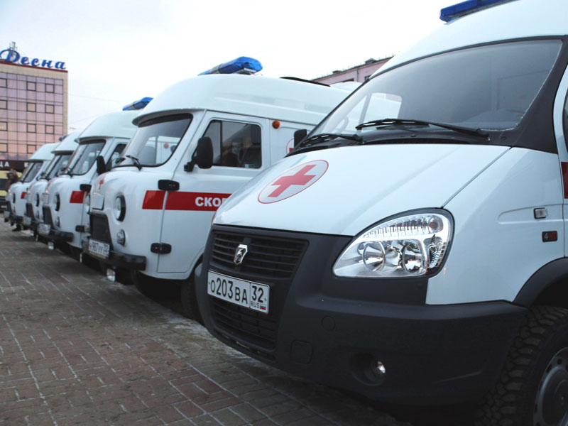 Брянским больницам в районах передали 19 новых машин «Скорой помощи»