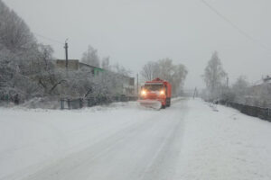 Брянские дороги регионального значения от снега чистят около 200 машин