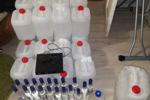В Брянске полиция при обыске по уголовному делу «наткнулась» на 350 литров алкоголя