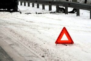 На скользкой трассе «Брянск-Новозыбков» столкнулись две иномарки. У женщины сломано ребро