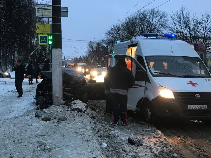 «Чёрная пятница» на пешеходном переходе в Брянске: две аварии за час, есть пострадавшие