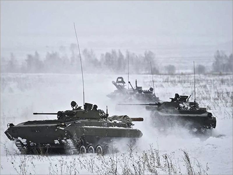 На полигонах в Брянской области проходит боевая подготовка в полевых условиях танковых батальонных тактических групп