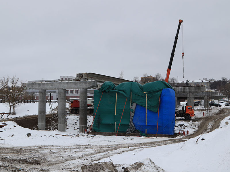 Александр Макаров проверил новый мост на Набережной