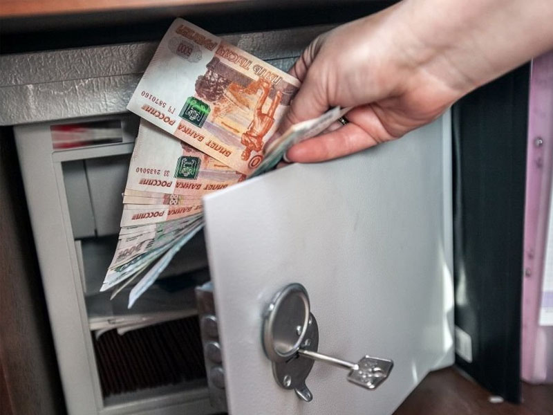 Продавец брянского магазина, украв 180 тыс. рублей выручки, пытался скрыться в Москве