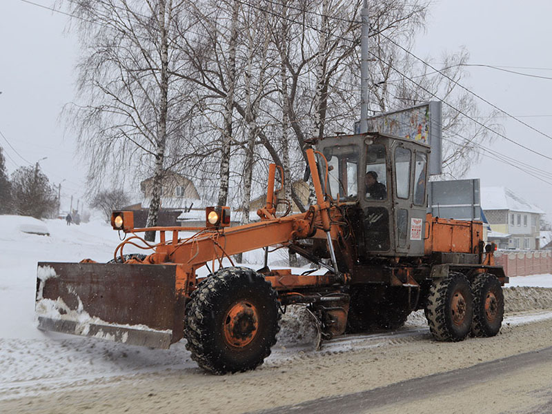С улиц Брянска за сутки вывезли около трёх тысяч тонн снега. И устроили тест-драйв спецтехники
