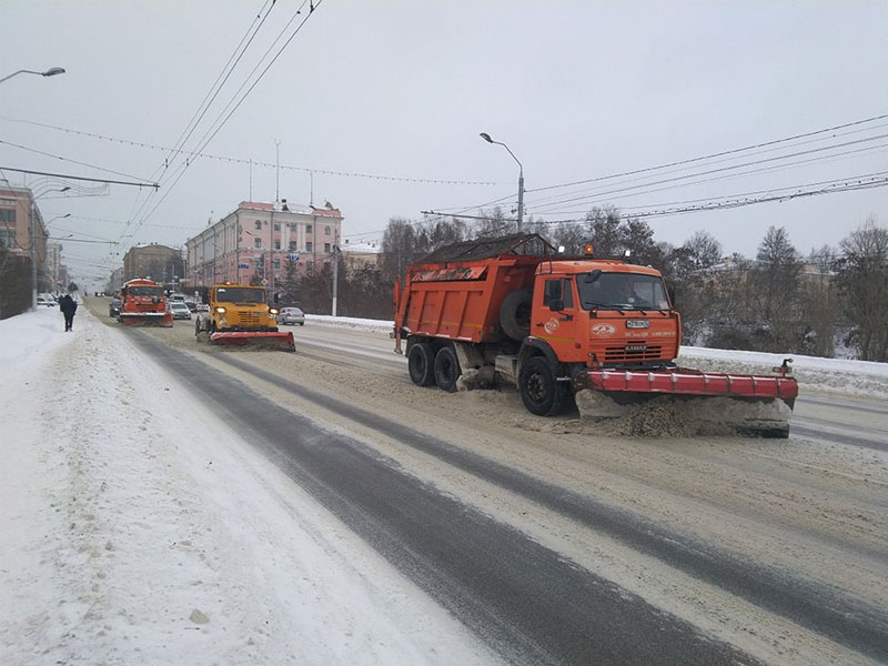 Брянск от снега расчищает около 80 единиц спецтехники — горадминистрация