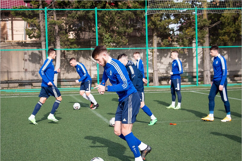 Динамо Брянск. Динамо Академия футбола автобус. Юноши Динамо Брянск 2007 года.