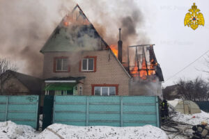 В Супонево под Брянском пожар оставил частный дом без крыши, пострадавших нет