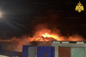 Жилой дом в Жуковском округе пожарные тушили шесть часов