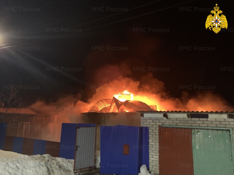 Жилой дом в Жуковском округе пожарные тушили шесть часов