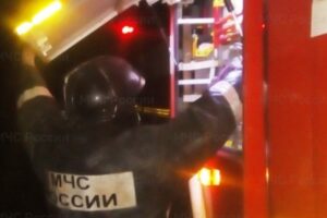 Белобережские пожарные в полночь тушили горящие сараи