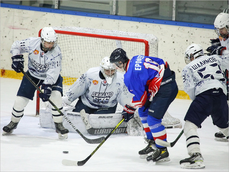 Хоккейный «Брянск» с победы начал домашнюю серию с петербургскими командами