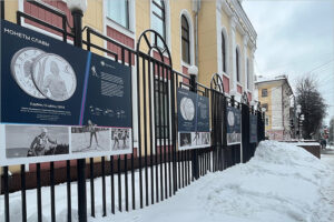 В центре Брянска на всеобщее обозрение вывешены «Монеты славы»