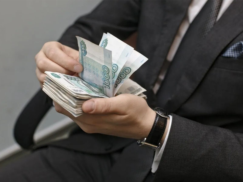 В Выгоничах сотрудник обманул организацию на 315 тыс. рублей, получая зарплату «за того парня»