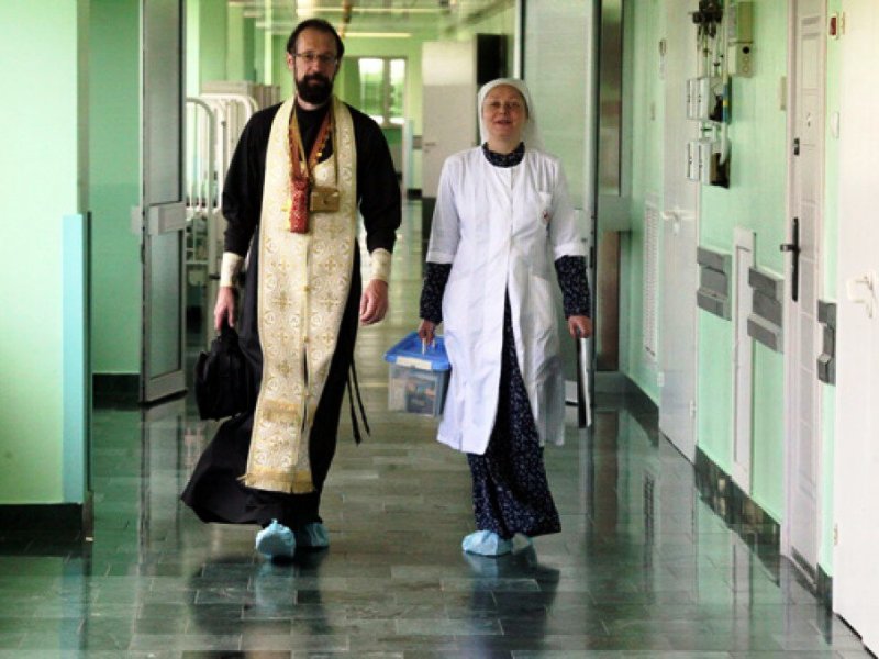 В Брянской области священникам официально разрешили посещать ковидных пациентов. Не чаще 1 раза в день