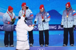 Российским лыжникам Червоткину, Большунову, Спицову и Устюгову вручены золотые медали Олимпиады в Пекине