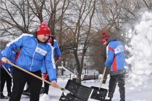 «Снежные десантники» привели в порядок воинские захоронения в Новозыбкове и окрестностях