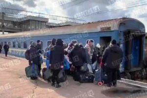 В Брянск в понедельник прибудет поезд с беженцами из Луганска