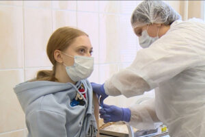 Брянские студенты-медики начали вакцинироваться «Спутником-М»