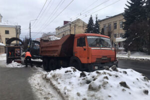 За первую неделю февраля с улиц Брянска вывезли больше 12 тыс. тонн снега