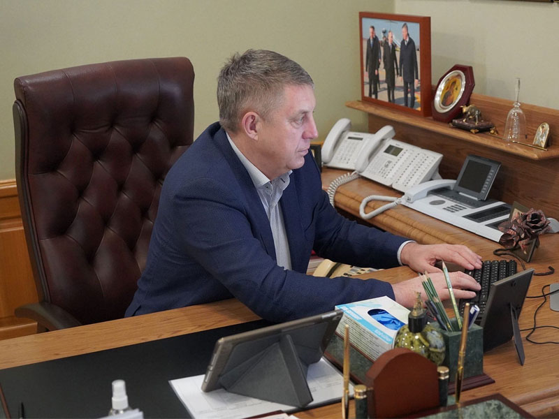 Богомаз поддержал массовый исход губернаторов из Facebook и Instagram из-за политики Meta. И уже завел аккаунт в Telegram