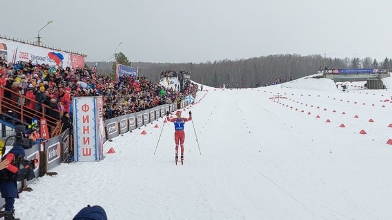 Александр Большунов выиграл скиатлон на чемпионате России и стал десятикратным чемпионом страны