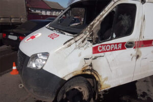 В ДТП с опрокинувшейся «Скорой» в Брянске пострадали трое пассажиров