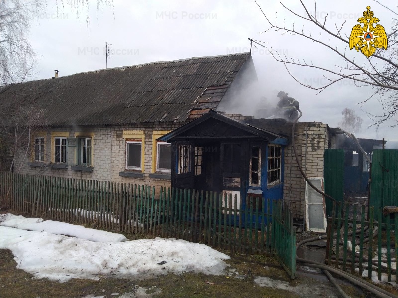 В пожаре в частном доме в Брянске погибла 58-летняя женщина