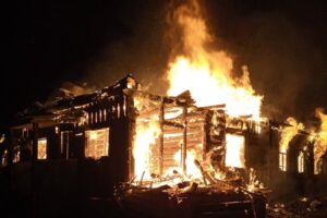 В карачевском селе дотла сгорел жилой дом. Жертв нет