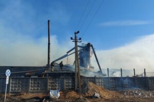 Пострадавших на сгоревшем деревообрабатывающем предприятии в Брянске нет – ГУ МЧС