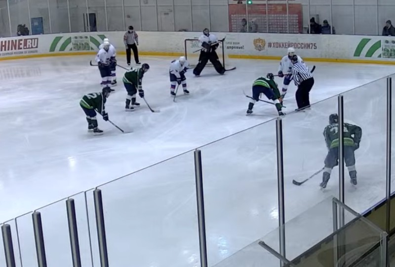 Четвертьфинальная серия для хоккейного «Брянск» началась с разгромов в Боброве