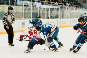 Хоккейный «Брянск» начал плей-офф с победы в гостях