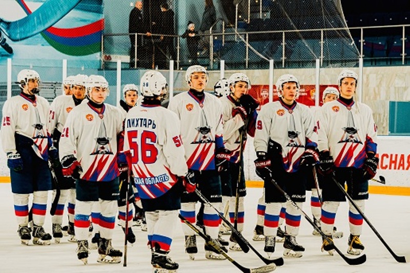 Хоккейный «Брянск» победил вторую команду «Запада». Дальше — серия с первой
