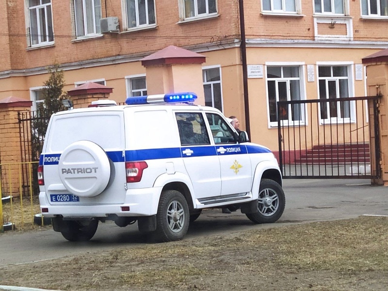 В Брянске из-за звонка о минировании эвакуирован лицей №2