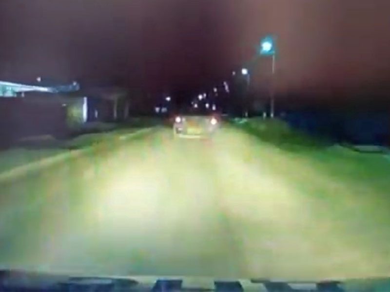 В Жуковке пьяный водитель Mazda, убегая от автоинспекторов, потерял колесо