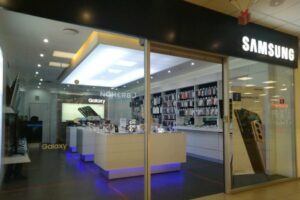 Фирменные салоны Samsung в Брянске принимают только наличные