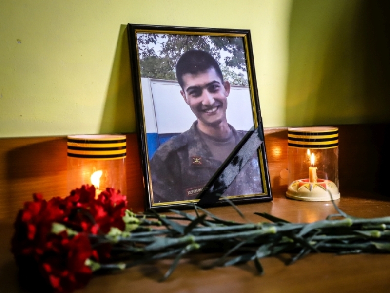 В Клинцах прощаются с погибшим на Украине российским военнослужащим Игорем Цветковым