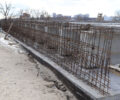 В Брянске на строительстве моста через Десну на время паводка занялись «омоноличиванием»