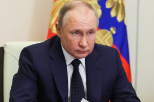 Владимир Путин поручил поставлять газ в недружественные страны только за рубли