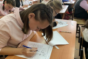 Рособрнадзор перенес всероссийские проверочные работы в школах на осень