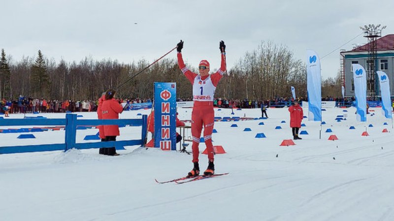 Александр Большунов выиграл 70-километровый марафон классическим ходом на чемпионате России