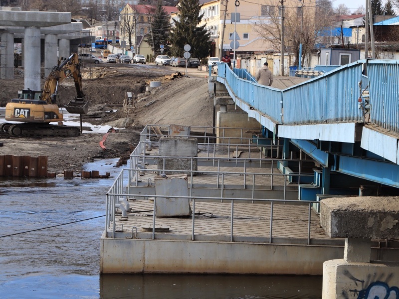 В Брянске закрыт для движения автотранспорта понтонный мост через Десну