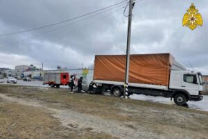 Воскресное ДТП в Брянске: легковушка заехала под грузовик, водитель травмирован