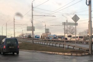 В массовое ДТП на путепроводе в Брянске попали более десятка машин