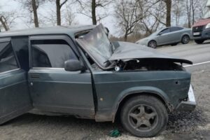 Под Карачевом дорогу не поделили Renault Duster и «пятёрка» с водителем без прав