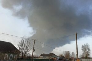 В Брянск руководить тушением пожаров на топливохранилищах выехал министр МЧС Александр Чуприян