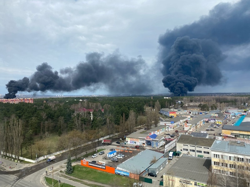 Пожар на нефтебазах в Брянске испортил воздух. Но только на один день